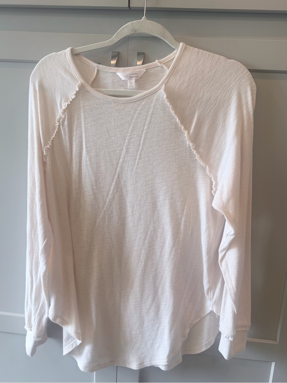 LC Lauren Conrad Cream Long-Sleeve Ruffle Raglan Tee